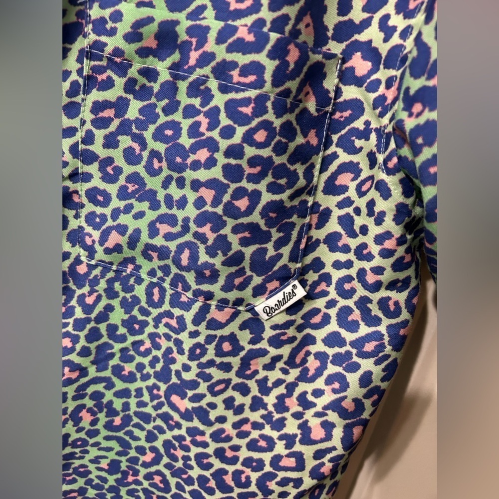 BOARDIES
Lime pink Leopard Short Sleeve Shirt button up Small - Picture 2 of 4